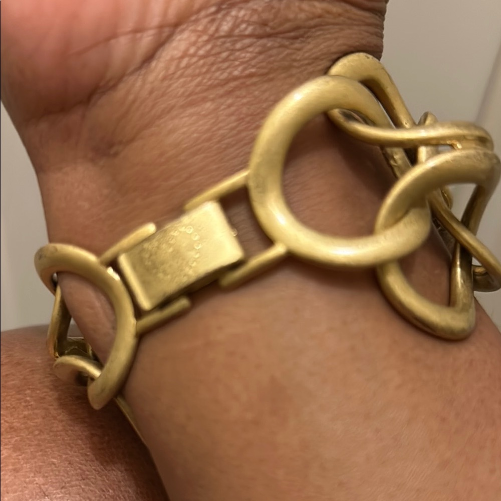 Elegant Gold Chain Bracelet - Picture 2 of 2